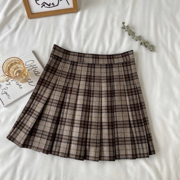 brown plaid pleated skirt 🧸 - Picture 1 of 3